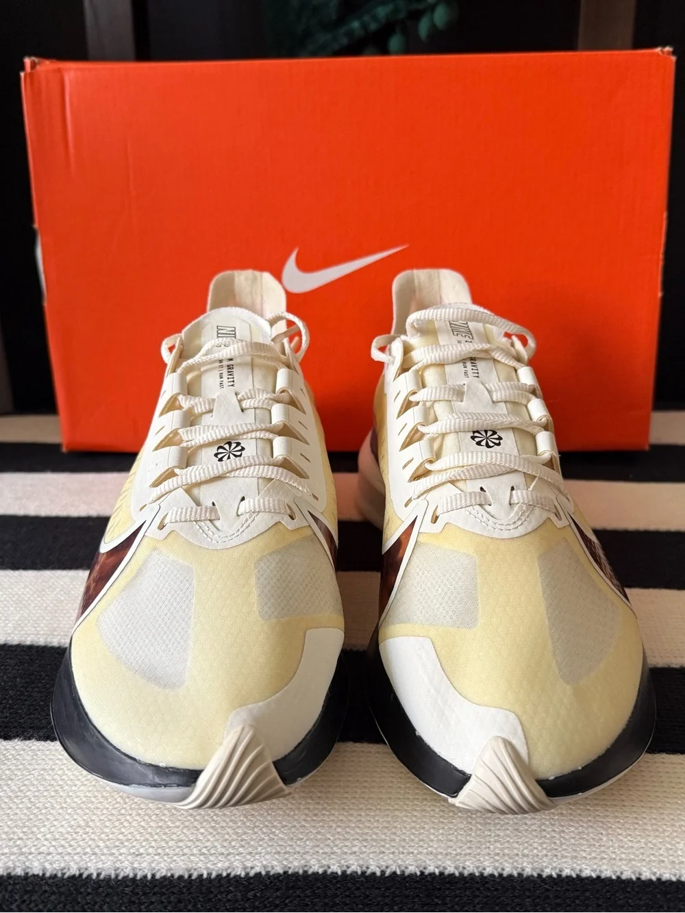 Women’s Nike Zoom Gravity Sail Tortoise Running Shoes